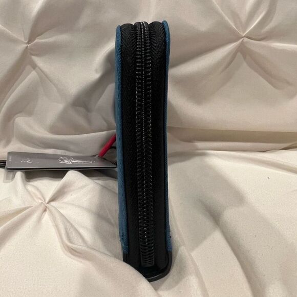 Disney Store X Mickey Mouse ''All-Time Classic'' Wrist Wallet NWT - Picture 4 of 7